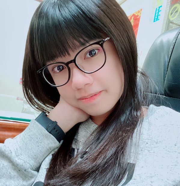 粘梓瑩